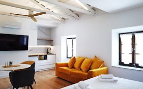 MANZANO PALACE. Habitaciones y Suites 30 m2 en la Plaza Mayor